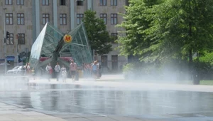 Fontanny i kurtyny wodne to jeden z elementów walki z upałem w miastach