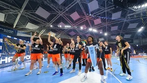 Mistrzynie z kolejnym trofeum. “Cieszę się, że zapisujemy się na kartach historii klubu”  