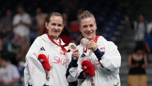 Karolina Pęk (z lewej) wywalczyła już trzeci medal w Paryżu, a jeden z nich zdobyła z Natalią Paryką
