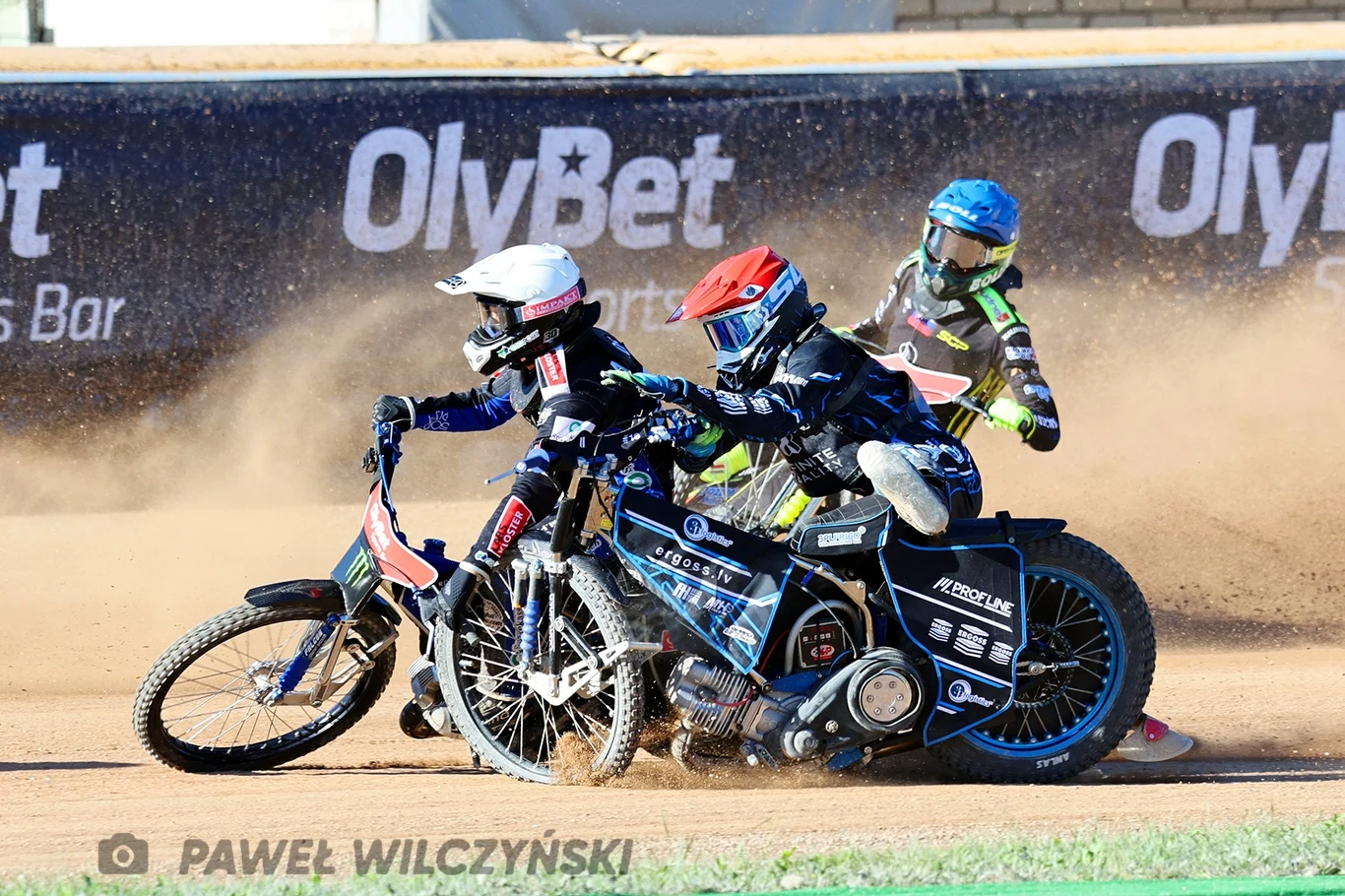 Ryga pechowa dla Leona Madsena. Upadek Duńczyka na pierwszym łuku. Ryga pechowa dla Leona Madsena. Upadek Duńczyka na pierwszym łuku.