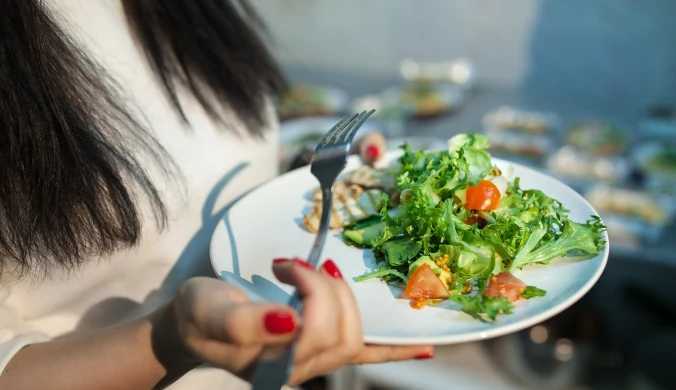 Jedząc posiłek, zaczynaj od warzyw. Skoki glikemii będą niewielkie, samopoczucie po posiłku - lepsze