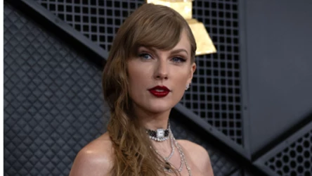 Taylor Swift zadała szyku na weselu znajomej. Wiadomo kto jej towarzyszył