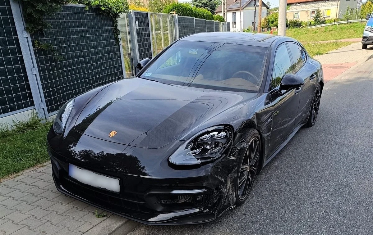 Uszkodzone Porsche Panamera