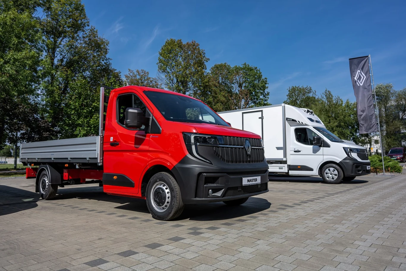 Renault Master czwartej generacji dostępne jest w ponad 40 wersjach nadwoziowych.