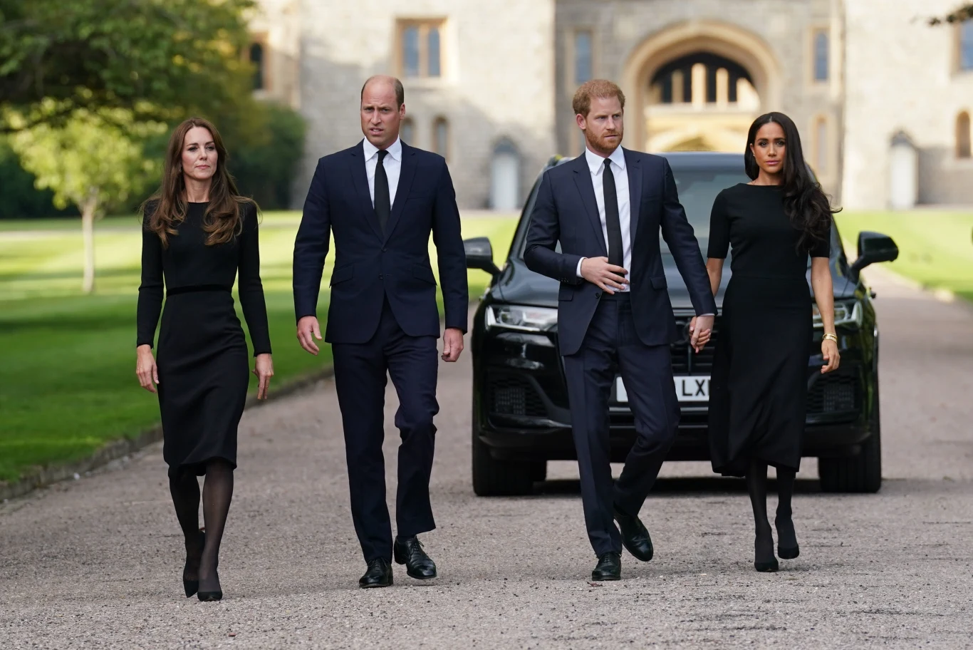 Zdjęcia księżnej Kate, księcia Williama, księcia Harry'ego i Meghan Markle zrobione 10 września 2022 roku, przeszły nie bez powodu do historii Zdjęcia księżnej Kate, księcia Williama, księcia Harry'ego i Meghan Markle zrobione 10 września 2022 roku, przeszły nie bez powodu do historii