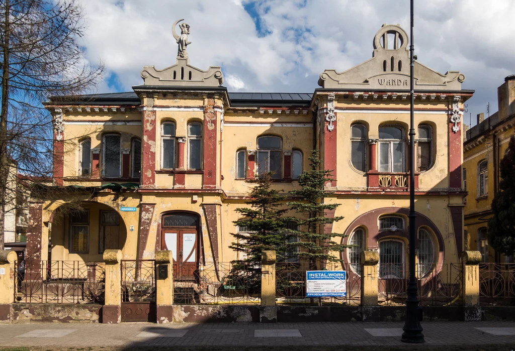 Willa Wanda w Piotrkowie Trybunalskim, ul. Dąbrowskiego 14, secesja, 1905 r., proj. Feliks Nowicki.