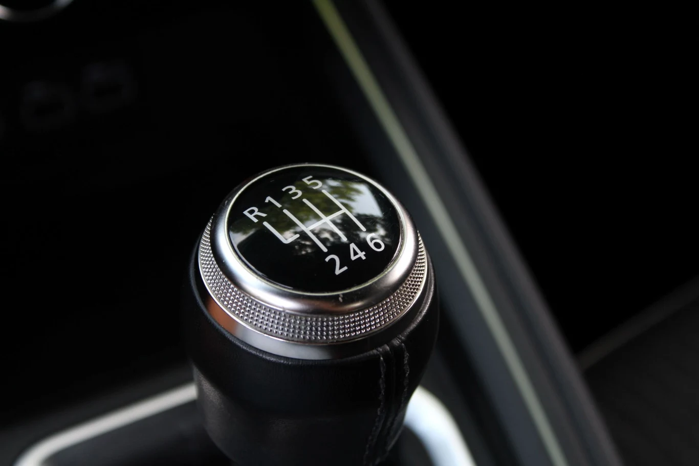 W testowanym przez nas egzemplarzu za obsługę przełożeń odpowiada sześciobiegowa skrzynia manualna. 