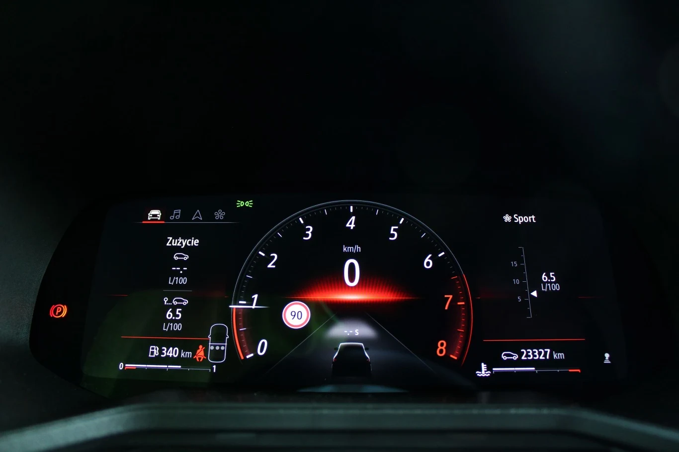Czytelny wyświetlacz wskaźników dostarcza kierowcy najważniejszych informacji.