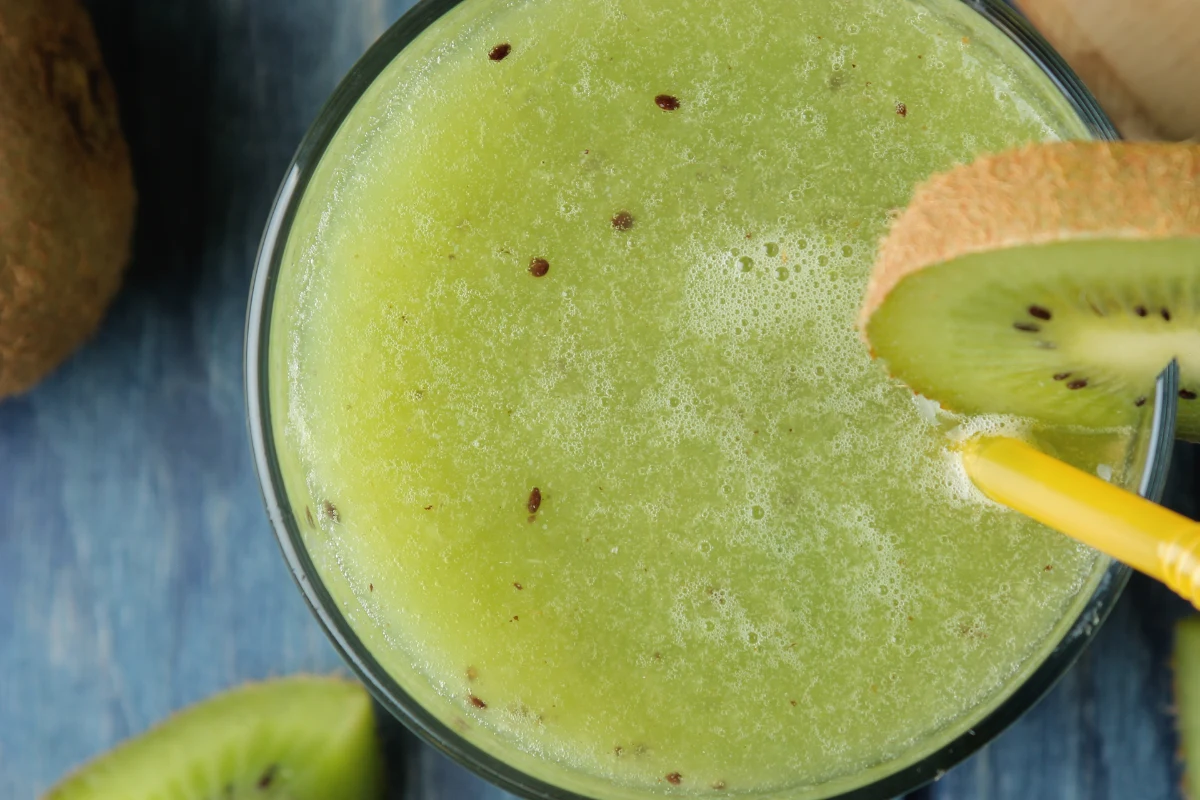 Koktajl z kiwi to najlepsze, co możemy zaoferować sobie na odchudzanie (fot. Getty Images) Koktajl z kiwi to najlepsze, co możemy zaoferować sobie na odchudzanie (fot. Getty Images)