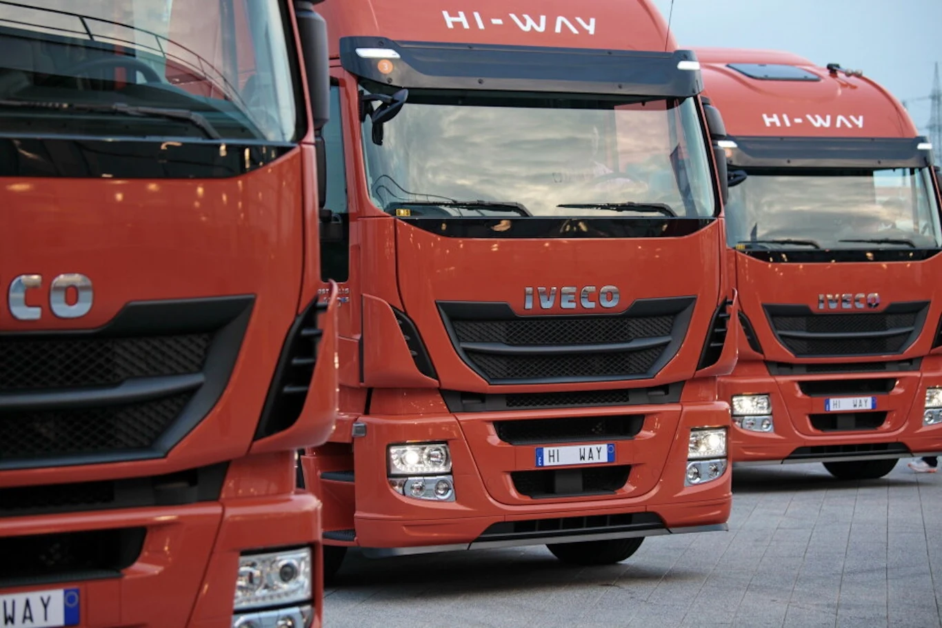 Iveco Stralis. Takim ciągnikiem siodłowym miał służbowo jeździć do Brukseli europoseł Ryszard Czarnecki Iveco Stralis. Takim ciągnikiem siodłowym miał służbowo jeździć do Brukseli europoseł Ryszard Czarnecki