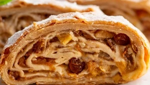 Strudel z jabłkami to idealne ciasto na jesień