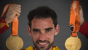 Alvaro Martin ze swoimi dwoma złotymi medalami MŚ wywalczonymi rok temu w Budapeszcie