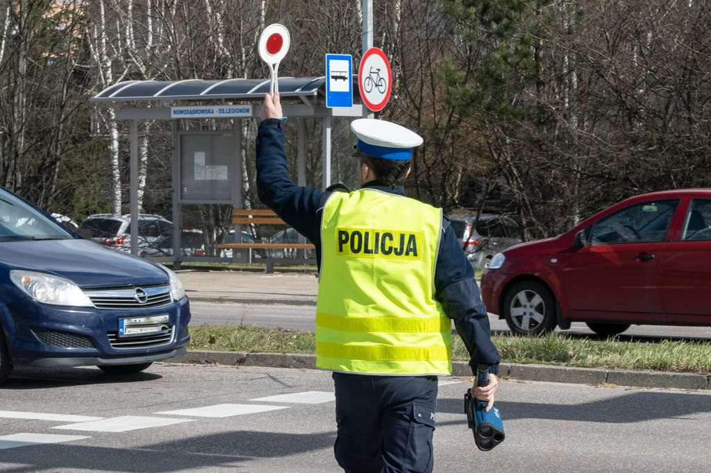 Prawdziwy policjant wystawiał fałszywe mandaty. Teraz grozi mu więzienie (zdj. ilustracyjne)