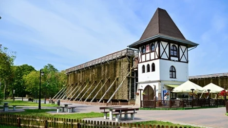 ​Bez tłoku i zgiełku, a tężnie ładniejsze niż w Ciechocinku. Idealne miejsce na wrześniowy wyjazd dla seniorów