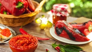 Ajvar, bałkańska pasta z pieczonych warzyw. Tak pyszna, że na jednym słoiku się nie skończy