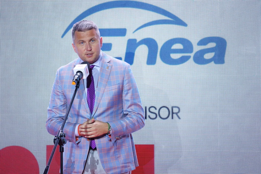 Enea to kolejna z firm, która rozwiązała swoją współpracę z PKOl. Na pierwszym planie prezes komitetu Radosław Piesiewicz