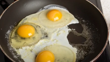 Które żółtko ma więcej składników odżywczych? Żółte czy pomarańczowe?