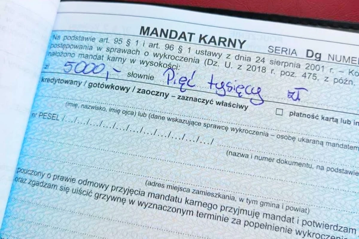 Z racji, że było to już drugie tego typu wykroczenie w ciągu ostatnich dwóch lat 20-latek ukarany został dwukrotnie wyższym mandatem w wysokości 5 tys. zł. 