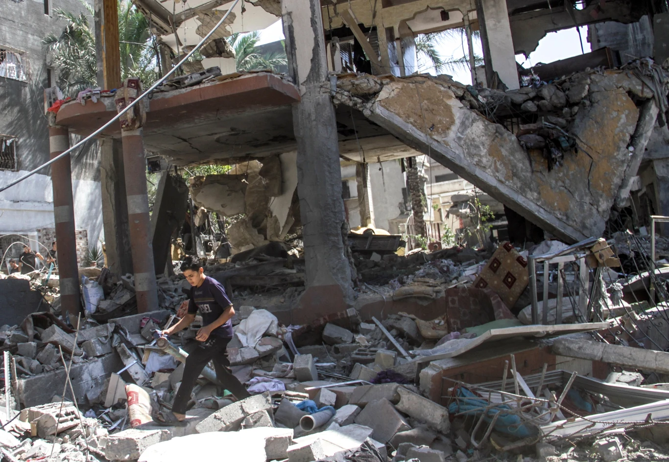 Zbombardowany budynek w Strefie Gazy Zbombardowany budynek w Strefie Gazy