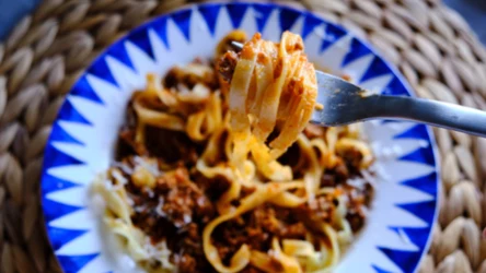 Tagliatelle (nigdy spaghetti!) z sosem bolognese. Przepis niczym u prawdziwej włoskiej nonny