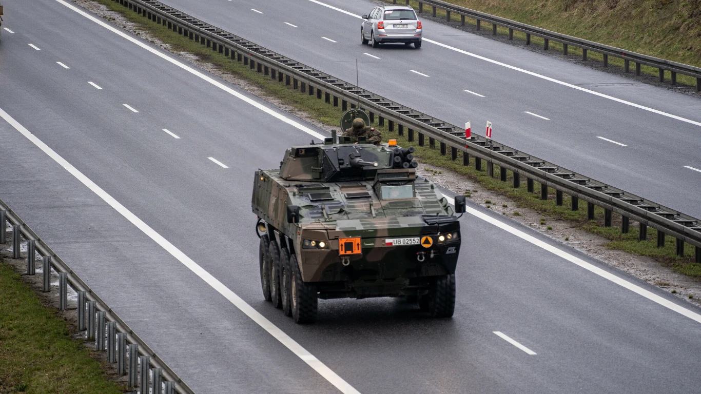 Nawet na kołowych transportach opancerzonych musi być wymalowany numer rejestracyjny