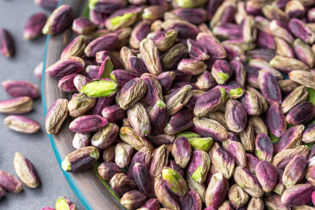 Pistacje od dawna nie są ciekawostką. Warto je jeść codziennie w niewielkiej ilości (fot. Getty Images)