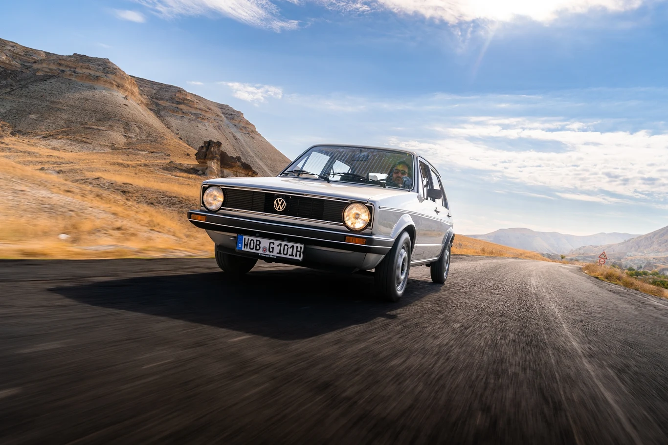 Volkswagen Golf pierwszej generacji był prawdziwym hitem. Sprzedało się blisko 7 mln sztuk tego modelu.