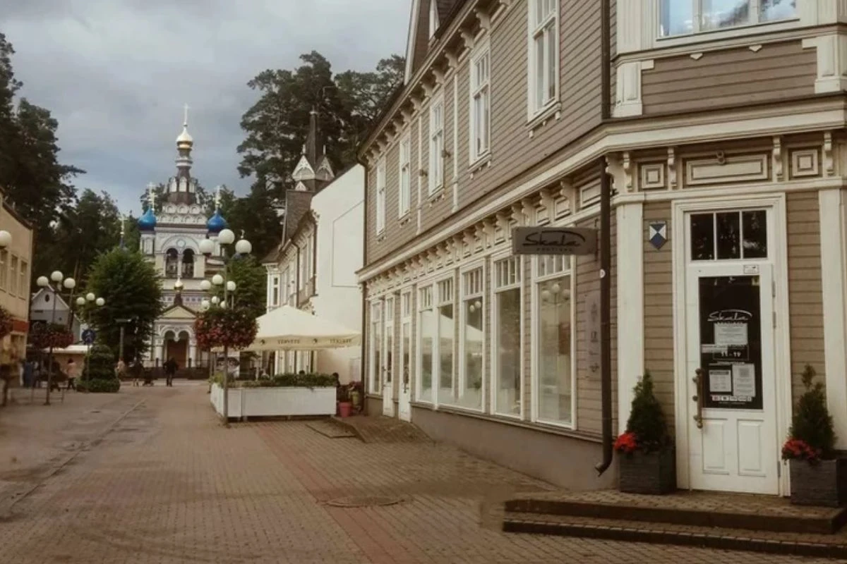 W Jurmale odnajdą się zarówno miłośnicy natury, jak ci, którzy pragną podziwiać miejską zabudowę W Jurmale odnajdą się zarówno miłośnicy natury, jak ci, którzy pragną podziwiać miejską zabudowę