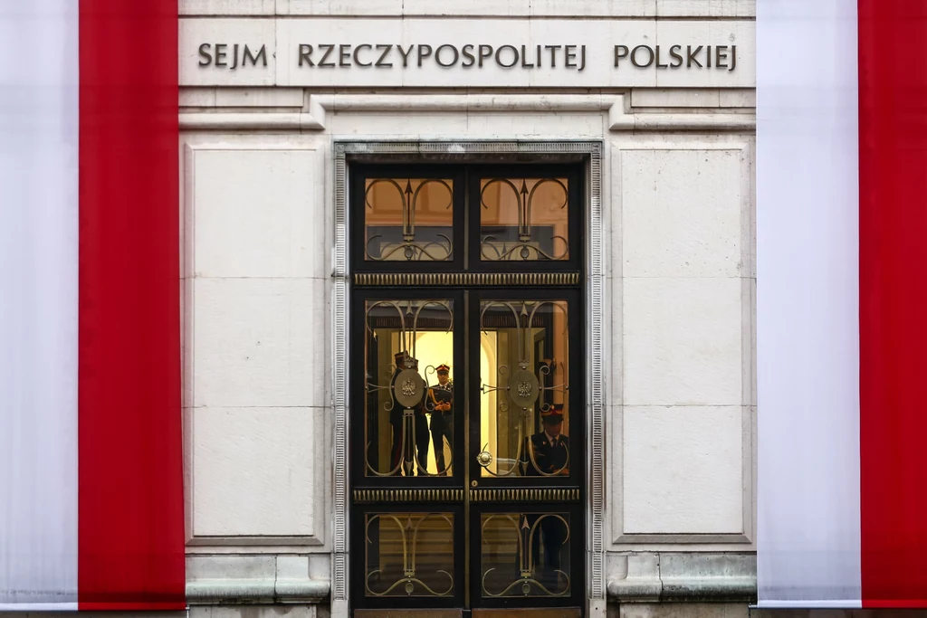 Populizm to nadużywanie publicznych pieniędzy w politycznej walce Populizm to nadużywanie publicznych pieniędzy w politycznej walce