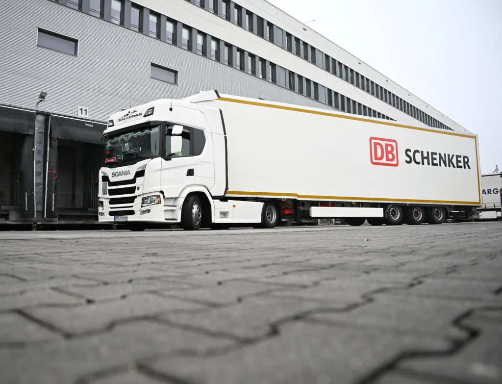 Spółka logistyczna należąca do Deutsche Bahn, DB Schenker, została sprzedana za 14,3 mld euro duńskiemu DSV Spółka logistyczna należąca do Deutsche Bahn, DB Schenker, została sprzedana za 14,3 mld euro duńskiemu DSV