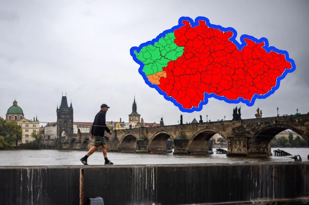 Montaż zapór przeciwpowodziowych na Wełtawie w stolicy Czech, Pradze. Do końca weekendu w niektórych miejscach kraju może spaść nawet 400 litrów wody na metr kwadratowy Montaż zapór przeciwpowodziowych na Wełtawie w stolicy Czech, Pradze. Do końca weekendu w niektórych miejscach kraju może spaść nawet 400 litrów wody na metr kwadratowy