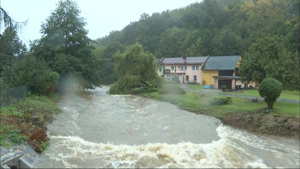 Nad Prudnik nadciąga fala wezbraniowa z Czech Nad Prudnik nadciąga fala wezbraniowa z Czech