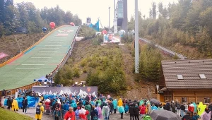 Pustki pod skocznią w Wiśle. Tak słabej frekwencji w Polsce nie było już dawno