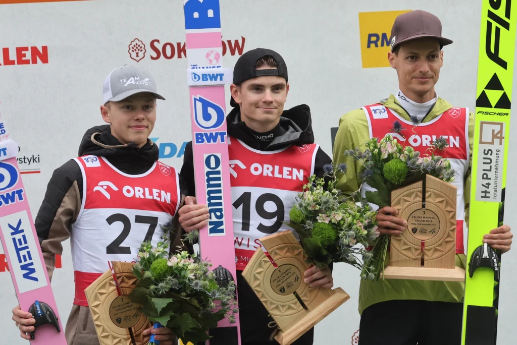 Artti Aigro, Marius Lindvik i Gregor Deschwanden na podium po sobotnim konkursie Letniego Grand Prix w Wiśle