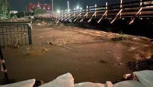 Sytuacja na Białej Głuchołaskiej na wysokości mostu tymczasowego w Głuchołazach