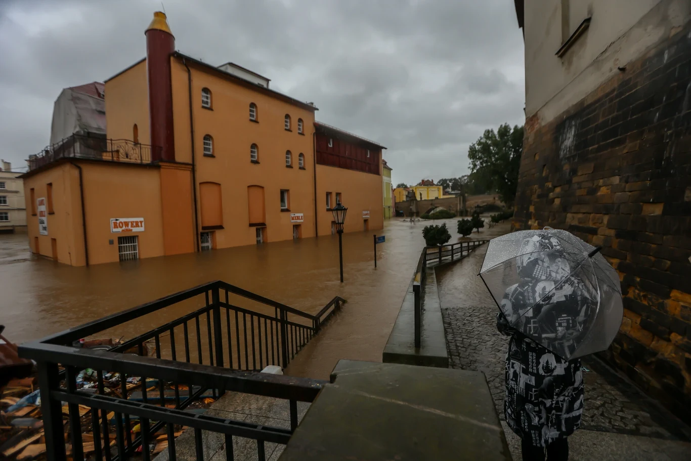 Powódź. Wielka woda zalewa Kłodzko i okolice Powódź. Wielka woda zalewa Kłodzko i okolice