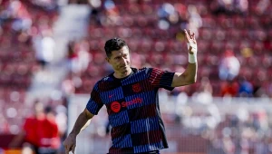 Robert Lewandowski ma już na koncie 100 oficjalnych meczów w barwach Barcelony 