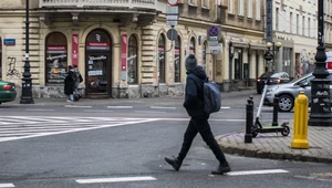 Kiedy pieszy ma pierwszeństwo poza przejściem? Nie słuchajcie obiegowych opinii