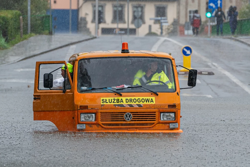 Powódź na Dolnym Śląsku. Jelenią Górę zalewa wielka woda