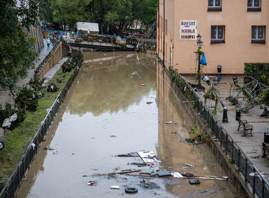 Oszuści żerują na powodzi. Próby wyłudzenia kasy