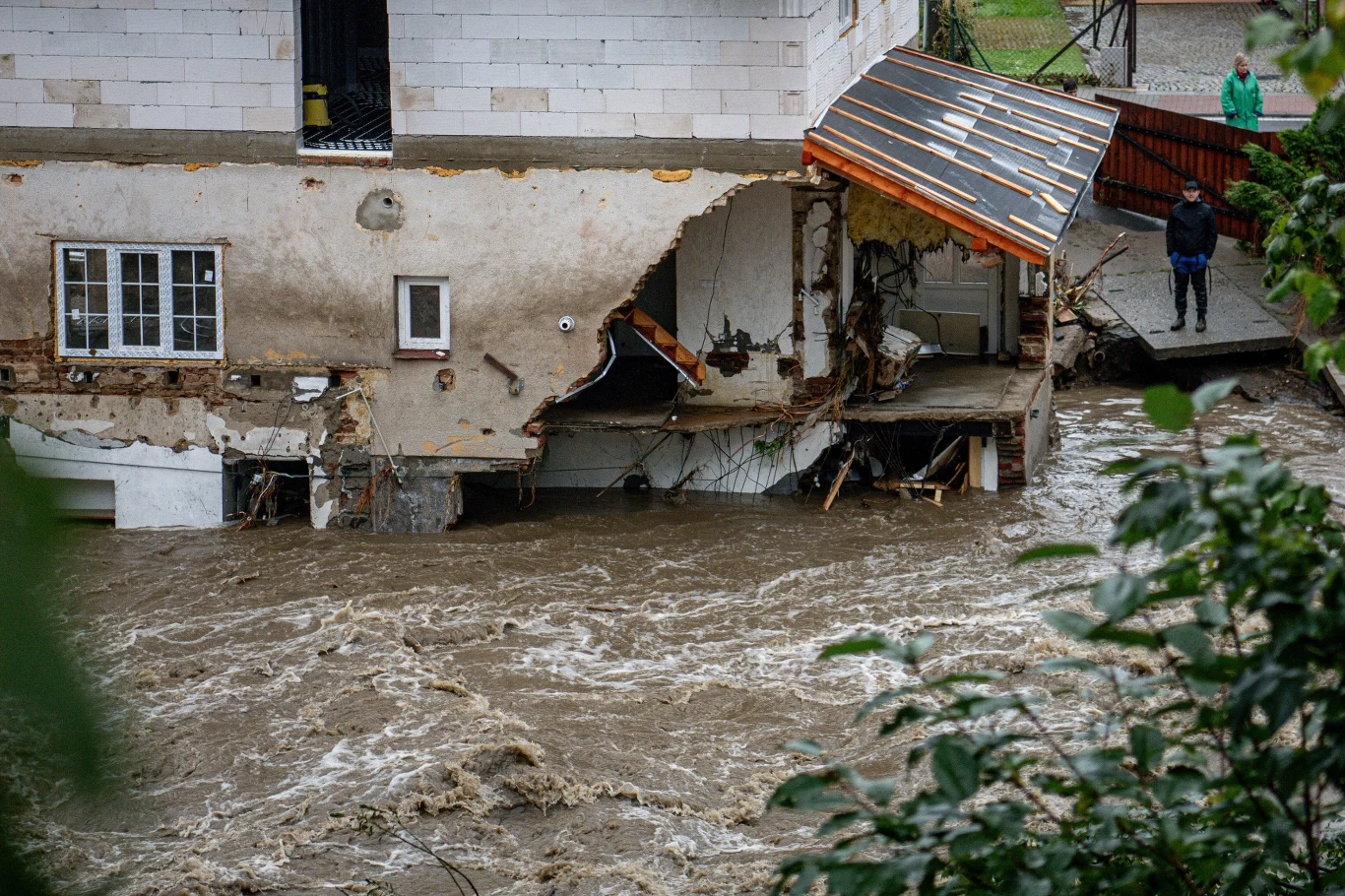 Powódź w Czechach. Potwierdzono jedną ofiarę śmiertelną Powódź w Czechach. Potwierdzono jedną ofiarę śmiertelną