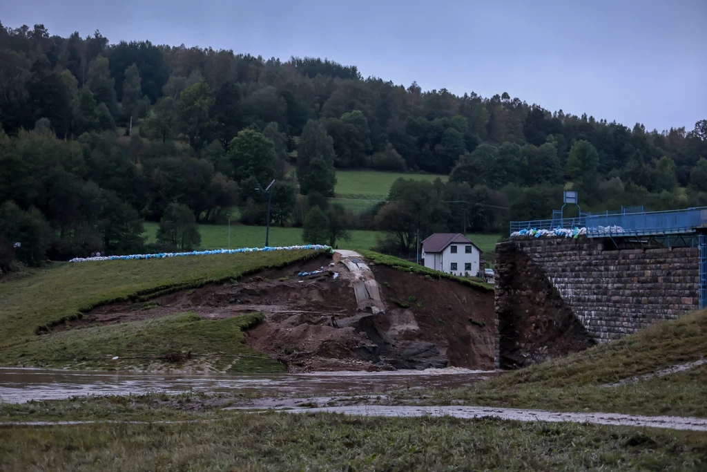 Zniszczona tama w Stroniu Śląskim