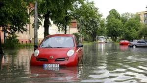 Auto zniszczone w powodzi. Kiedy należy się odszkodowanie?