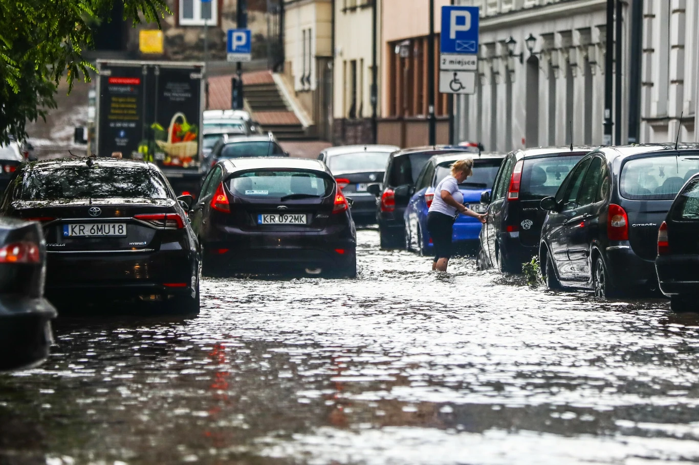 Z uwagi na szalejącą powódź zakłady ubezpieczeniowe maksymalnie uprościły procedury likwidacji szkód. Z uwagi na szalejącą powódź zakłady ubezpieczeniowe maksymalnie uprościły procedury likwidacji szkód.