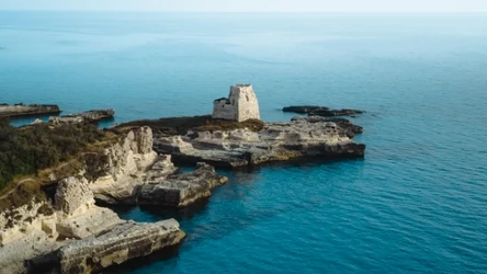 Apulia to piękne groty i plaże oraz zabytki.