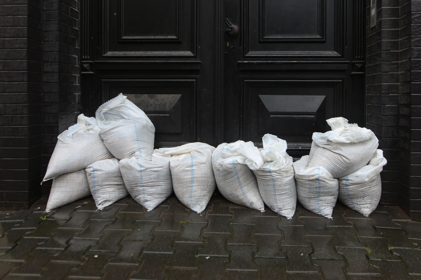 Powódź 2024. Worki z piaskiem rozchodzą się błyskawicznie Powódź 2024. Worki z piaskiem rozchodzą się błyskawicznie