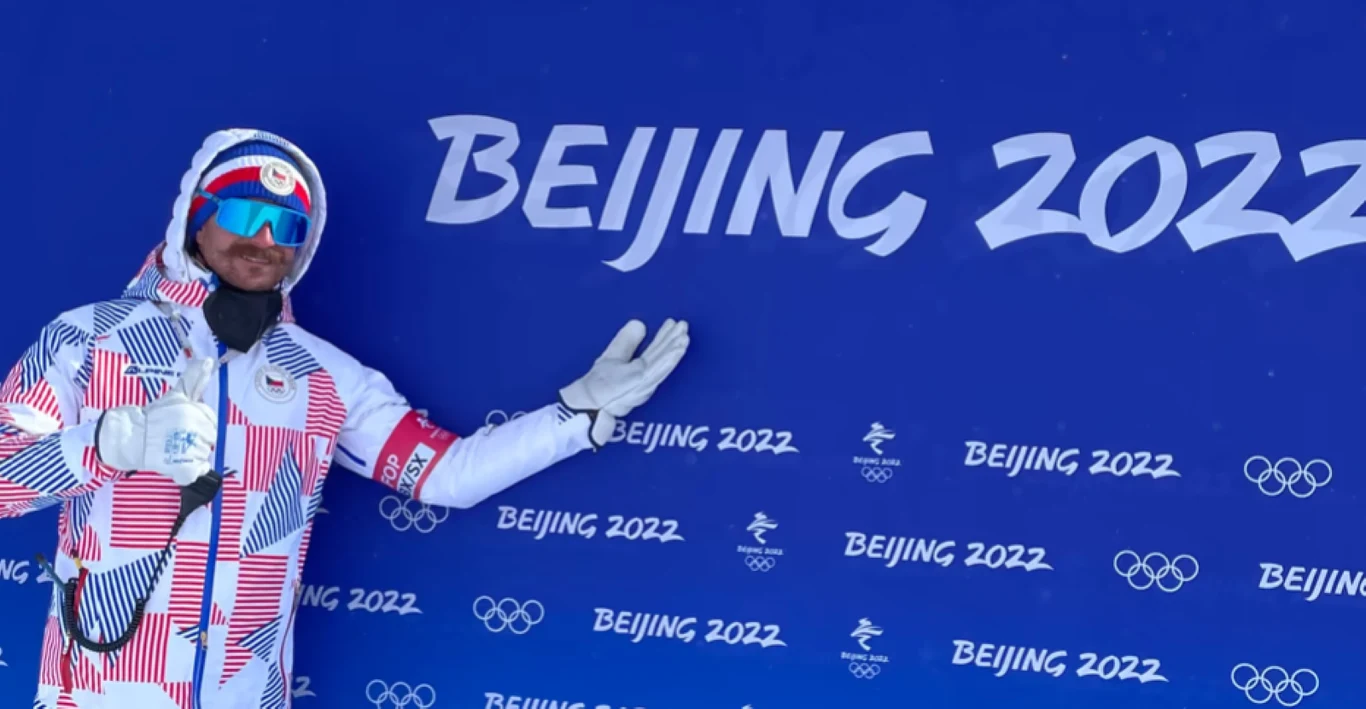 Tomasz Żerebecki w strojuy reprezentacji Czech w czasie zimowych igrzysk olimpijskich w Pekinie Tomasz Żerebecki w strojuy reprezentacji Czech w czasie zimowych igrzysk olimpijskich w Pekinie