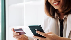 Bank w ramach karty kredytowej przyznaje Ci limit odnawialny, czyli maksymalną kwotę, na którą możesz się zadłużyć