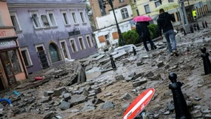 Szabrownicy i złodzieje na zalanych terenach. Policja i premier reagują