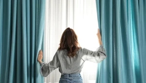 Sieć Żabka uruchomiła usługę poprawek krawieckich. Klienci mogą m.in. skrócić firany